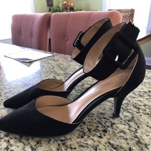 Black Versona heels